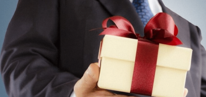 Comment les entreprises décident-elles quels cadeaux offrir à leurs salariés ?